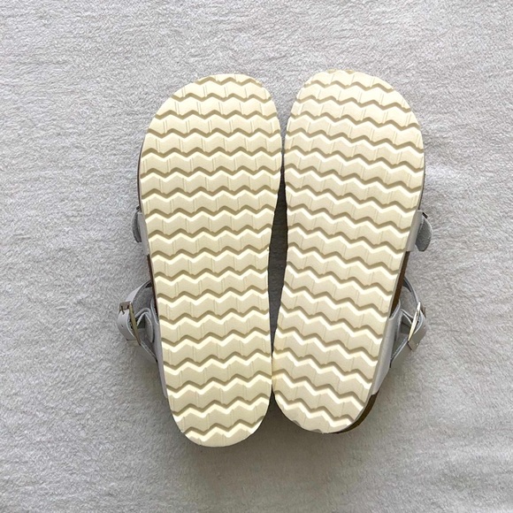 White Mountain Buckle Sandals - Picture 4 of 8